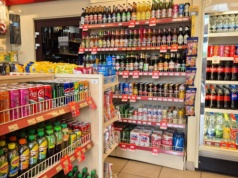 Niemcy masowo przyjeżdżają do Polski i stoją w kolejkach. Mówią o "rajskich cenach"