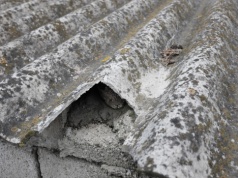 Koniec z azbestem i… dopłata do nowego dachu? Rząd szykuje zmiany