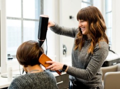 Te krótkie fryzury bez układania robią efekt wow w 5 minut. Idealne na Wielkanoc i majówkę