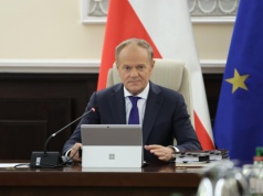 Tusk: „Dzisiaj kierowcy zaoszczędzą około 60 zł na jednym tankowaniu”