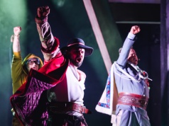 Janosik z kontem na Kajmanach