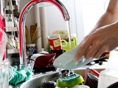 Gorąca woda nie zawsze pomaga. Przy niektórych zabrudzeniach robi więcej szkody niż pożytku