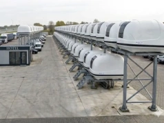 Hotele budowane z używanych „kurników” – odpowiedź na 2,5-tonowe busy bez sypialni