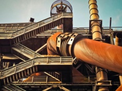 PMI pozytywnie zaskoczył ekonomistów. Ale jest jeden haczyk