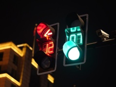 Sekundniki od 2027 r. obowiązkowe przy każdej sygnalizacji w Polsce