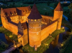 Ciechanowski zamek zrekonstruowany przy pomocy Al