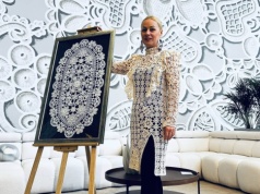 Koronka koniakowska na ścianach Warszawy. NeSpoon stworzyła mural inspirowany beskidzkim wzornictwem