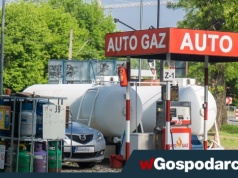 Tusk wykluczył z pomocy trzy miliony Polaków tankujących LPG