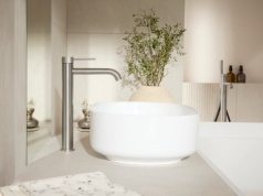 Trend quiet luxury podbija polskie wnętrza. Zobacz, jak wprowadzić go do łazienki