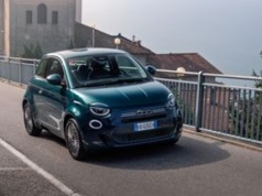 Wideo: Fiat 500 w końcu z silnikiem spalinowym. Sprint do setki zajmuje wieczność