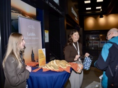 Akcja promocyjna Katowic i Lublina na lotnisku w Maastricht z okazji inauguracji lotów