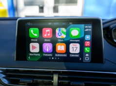 Android Auto pozostaje w tyle. ChatGPT trafia do Apple CarPlay