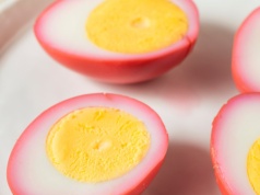 Te kolorowe jajka to mój hit na święta. Każdy pyta, jak je zrobiłam