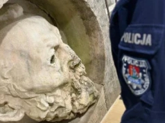 Skradziona 25 lat temu, waży 1,5 tony. Niesamowity finał poszukiwań „Głowy ogrodnika”