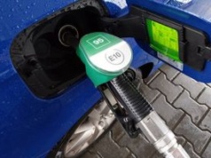 Tyle teraz kosztują paliwa. Eksperci wyliczyli, jak rządowe obniżki wpłynęły na ceny