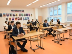 Matury pisemne rozpoczęte. Z tymi tematami mierzyli się uczniowie w polskim gimnazjum