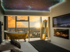 Weekend dla dwojga w Sky Tower – pomysł na romantyczny pobyt w apartamencie z jacuzzi