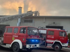 13 zastępów walczyło z pożarem w lakierni. Następnego ranka znów wezwano pomoc