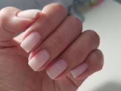 Wcieraj w paznokcie i skórki. Szybko poprawisz ich stan po hybrydzie