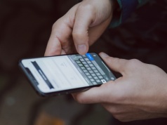 Tanie smartfony znikają z rynku, a AI i drogie komponenty windują ceny urządzeń