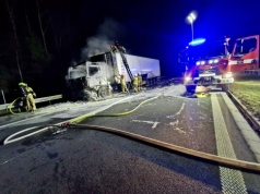 Nocny pożar ciężarówki na autostradzie A4