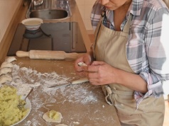 Nie chcą świąt spędzać w kuchni. "Zjeżdża się 14 osób. Przygotowania i dzieci dają w kość"