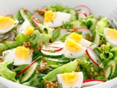 Tę lekką sałatkę zrobię na Wielkanoc. Można jeść bez wyrzutów sumienia