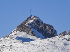Atak zimy uderzył w piękną tradycję. Chodzi o krzyż na Giewoncie