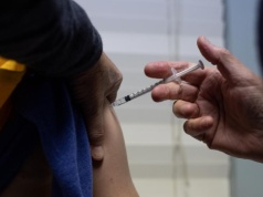 Sąd w Brukseli nakazał Polsce odbiór szczepionek i zapłatę Pfizerowi 5,6 mld zł