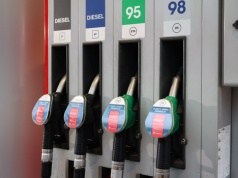 Rząd ogłasza stawki paliw na 2 kwietnia. Jedno paliwo tanieje, drugie drożeje