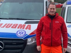 Nie tylko mundur! Sądecki dzielnicowy ratuje życie także po służbie. Brawo Szczepan Chyclak