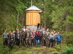 Luksusowe wieże w środku puszczy. Inteligentne “osiedle” z systemem „anti-predator”