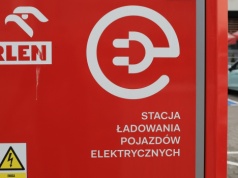 Nie tylko paliwa. Kierowcy elektryków także zapłacą mniej