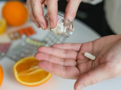 Łykasz multiwitaminę codziennie? Farmaceuta mówi, jak to działa na organizm