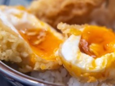 Jajka w chrupiącej panierce. Podaj podczas Wielkanocy, a wszyscy będą się zachwycać