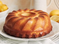 Prostszej babki wielkanocnej trudno szukać. Będzie wilgotna, puszysta i miękka kilka dni