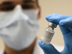 Polska musi odebrać 64 mln dawek szczepionki na Covid-19 i zapłacić fortunę Pfizerowi. Jest wyrok sądu