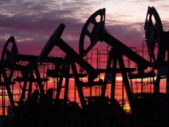 Cena ropy nadal spada. Brent najtańsza od ponad tygodnia