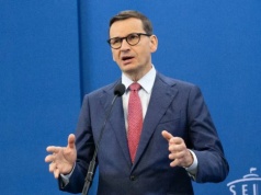 Tusk pisze o skrajnej głupocie PiS. Morawiecki przypomniał jego słowa o szczepionkach z UE