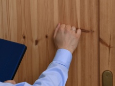 Urzędnik sprawdzi liczbę osób pod jednym adresem. Zmiany w programie i wypłatach