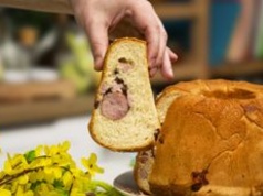 Na Śląsku wkładają do koszyczka wielkanocnego. Z sosem chrzanowym jest przepyszny