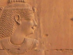 Ze śmiercią jej do twarzy. Kleopatra III i teatr boskiej władzy