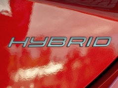 Stellantis wzywa do serwisu 700 000 aut. Powodem ryzyko pożaru