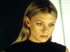 Od światowej sławy do spokojnego życia. Co stało się z serialową "Nikitą"?