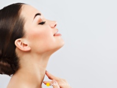 Ten nowy krem z wbudowanym masażerem robi owal jak kobido. Modeluje policzki