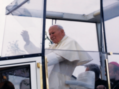 Jak mieszkańcy Konina żegnali Jana Pawła II? Relacje sprzed 21 lat