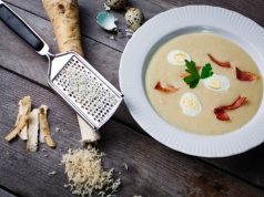 Dlaczego warto jeść chrzan? Wspomaga trawienie i odporność. Dodaj go nie tylko do wielkanocnego jajka. Jak zrobić domowy chrzan tarty?