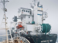 Załoga statku oskarżona o atak na kuter. Chcieli ratować skorupiaki