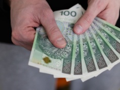Potrwa do połowy kwietnia. Przelewy trafią do 2,4 miliona Polaków. Trzeba spełnić jeden warunek