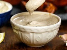 Sam chrzan to nuda. Ten sosik do jajek zachwyci nawet wybredną teściową